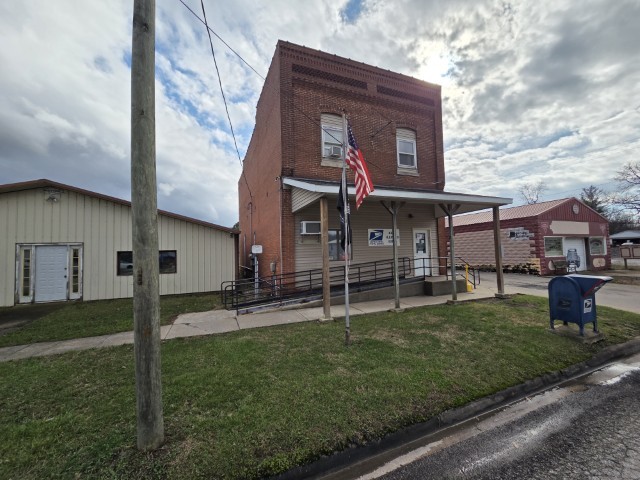 303 3rd Street Kell, IL 62853 - Photo 10 of 23 a front view of a house with a garden