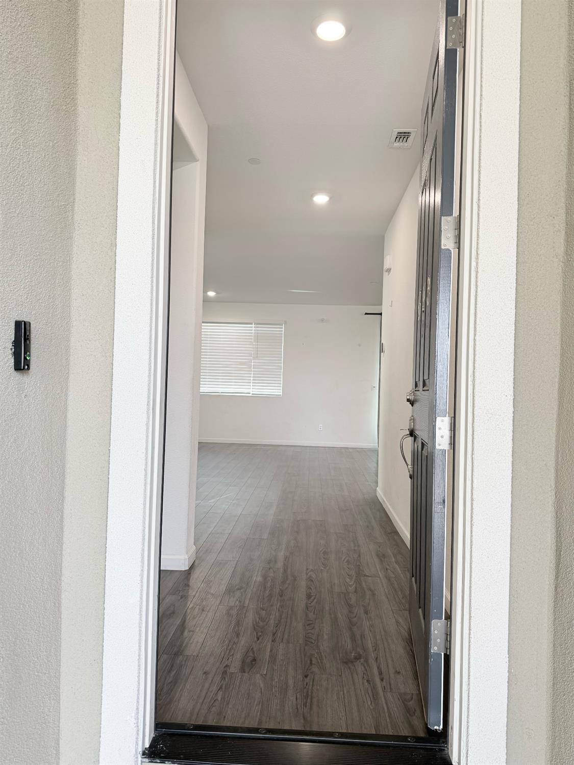 716 Somerset Way Patterson, CA 95363 - Photo 2 of 26