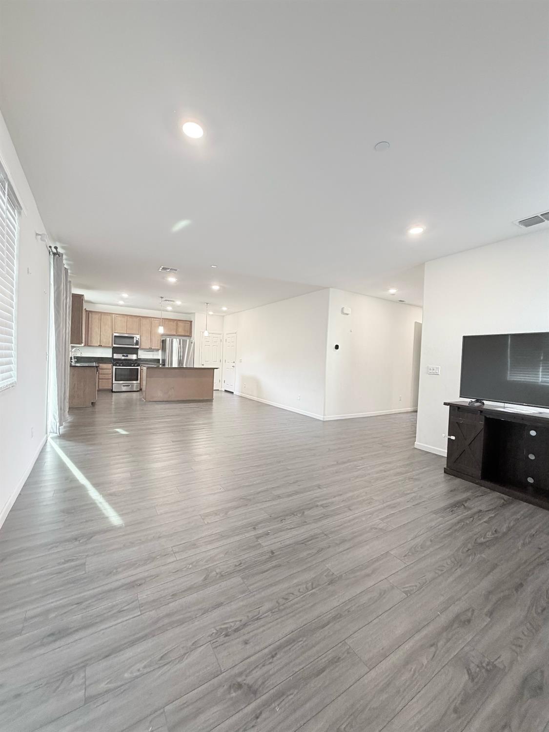 716 Somerset Way Patterson, CA 95363 - Photo 9 of 26