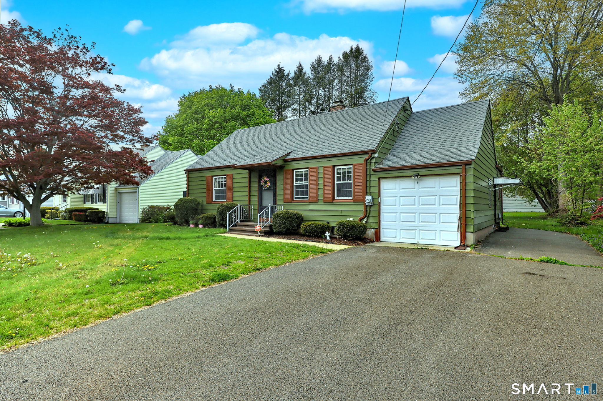59 Hayward Road Hamden, CT 06514 - Photo 2 of 26 Nice level lot with 1 car garage!