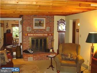 424 Vinemont Road Sinking Spring, PA 19608 - Photo 2 of 12 Living Room