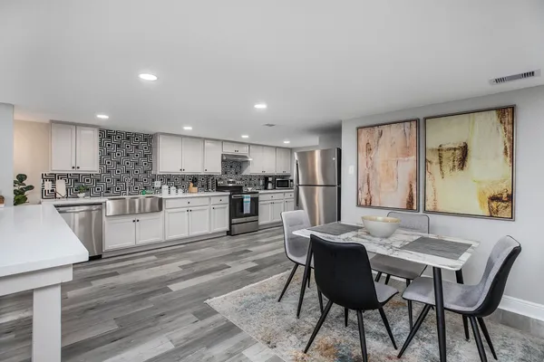 $2,000 | 2118 Strand Street, Unit 212, Galveston, TX 77550