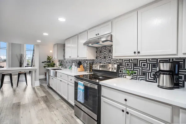 $2,000 | 2118 Strand Street, Unit 212, Galveston, TX 77550