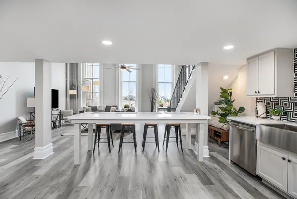 $2,000 | 2118 Strand Street, Unit 212, Galveston, TX 77550