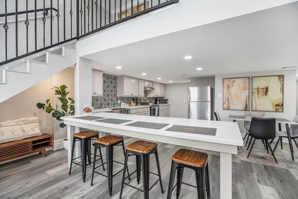 $2,000 | 2118 Strand Street, Unit 212, Galveston, TX 77550