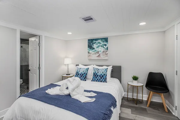 $2,000 | 2118 Strand Street, Unit 212, Galveston, TX 77550