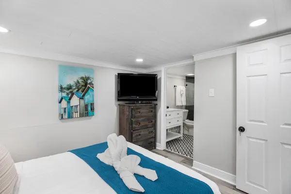 $2,000 | 2118 Strand Street, Unit 212, Galveston, TX 77550