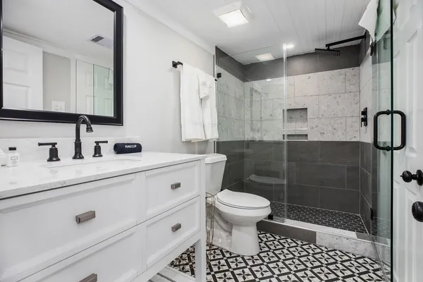 $2,000 | 2118 Strand Street, Unit 212, Galveston, TX 77550