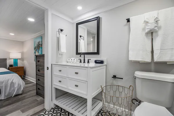 $2,000 | 2118 Strand Street, Unit 212, Galveston, TX 77550