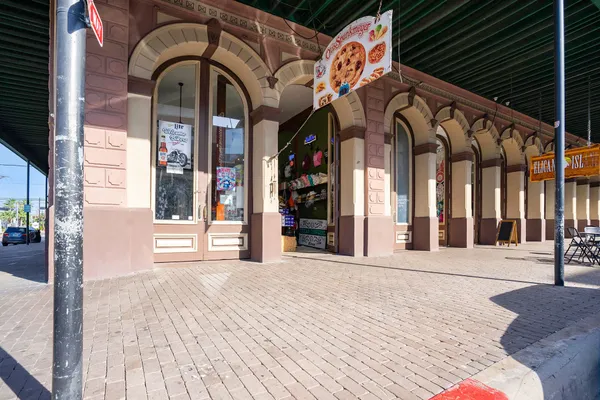 $2,000 | 2118 Strand Street, Unit 212, Galveston, TX 77550