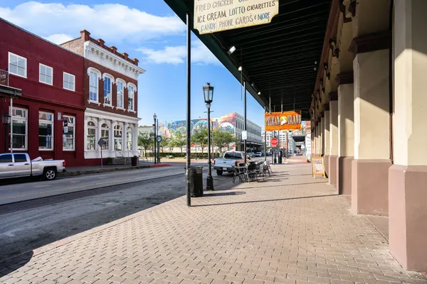 $2,000 | 2118 Strand Street, Unit 212, Galveston, TX 77550