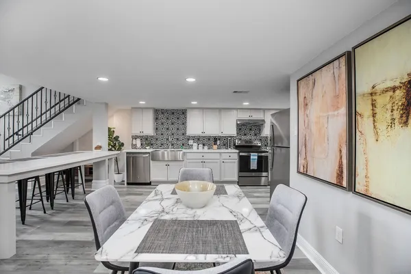 $2,000 | 2118 Strand Street, Unit 212, Galveston, TX 77550