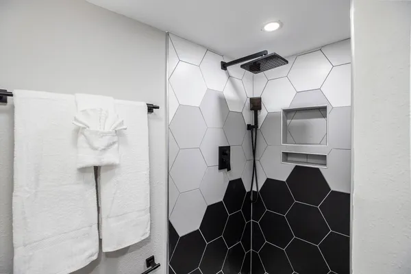 $2,000 | 2118 Strand Street, Unit 212, Galveston, TX 77550