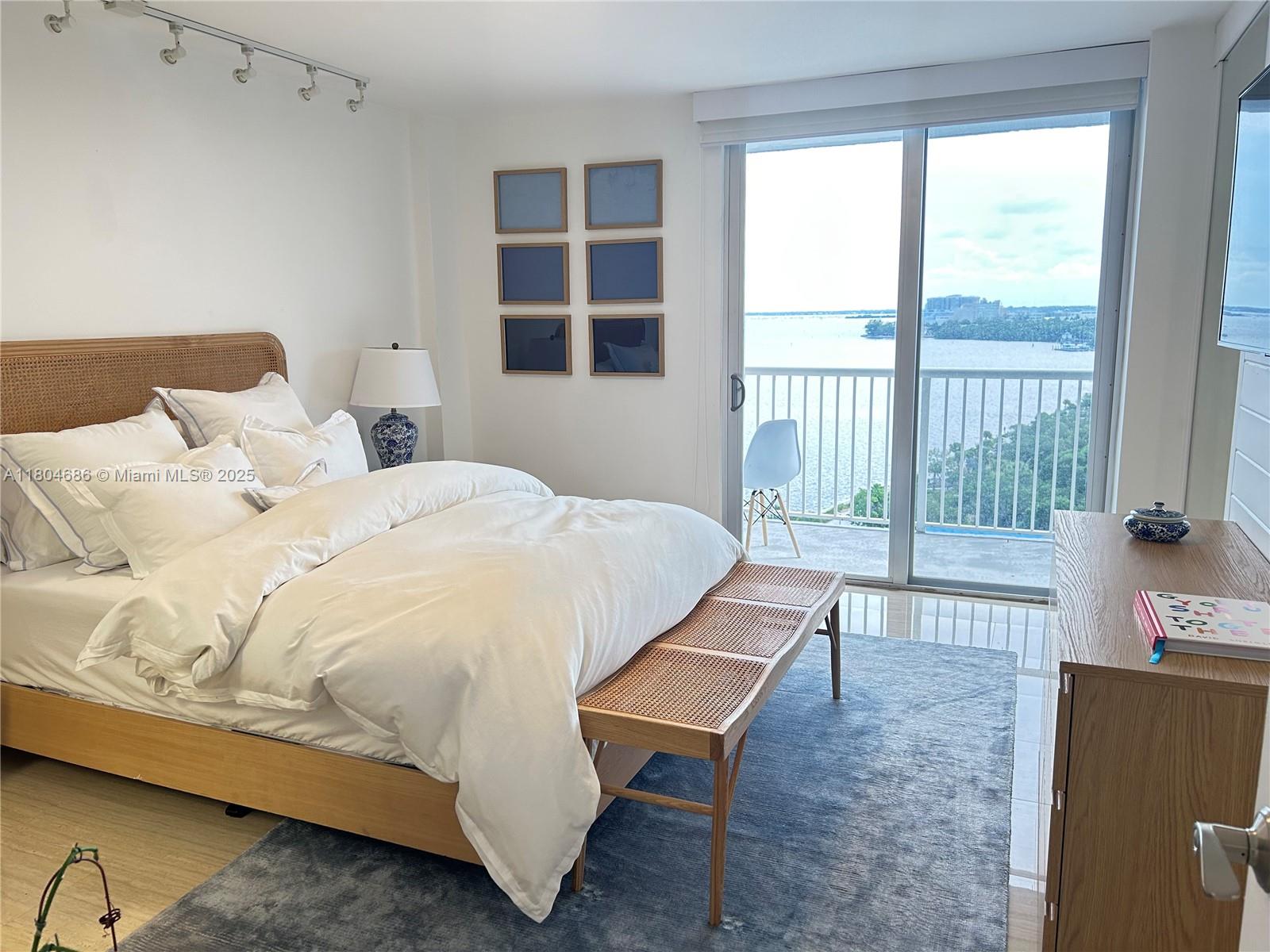 150 Southeast 25th Road, Unit 14H Miami, FL 33129 - Photo 4 of 30