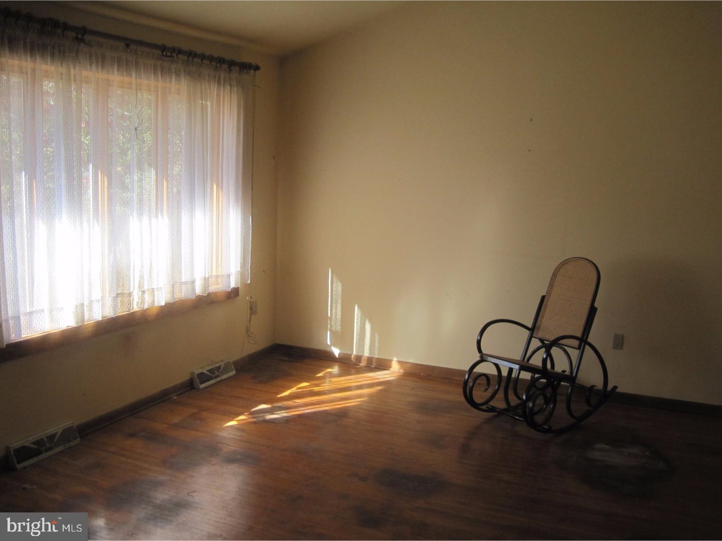 2220 Garwood Road Sicklerville, NJ 08081 - Photo 4 of 6 Living Room