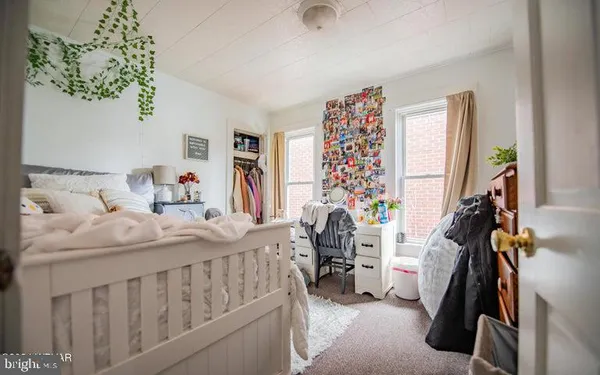 a bedroom that has a bed and a closet