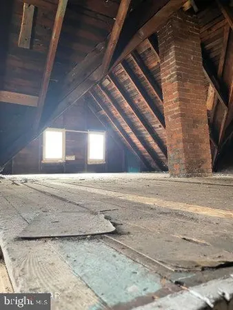 a view of a backyard with a small cabin