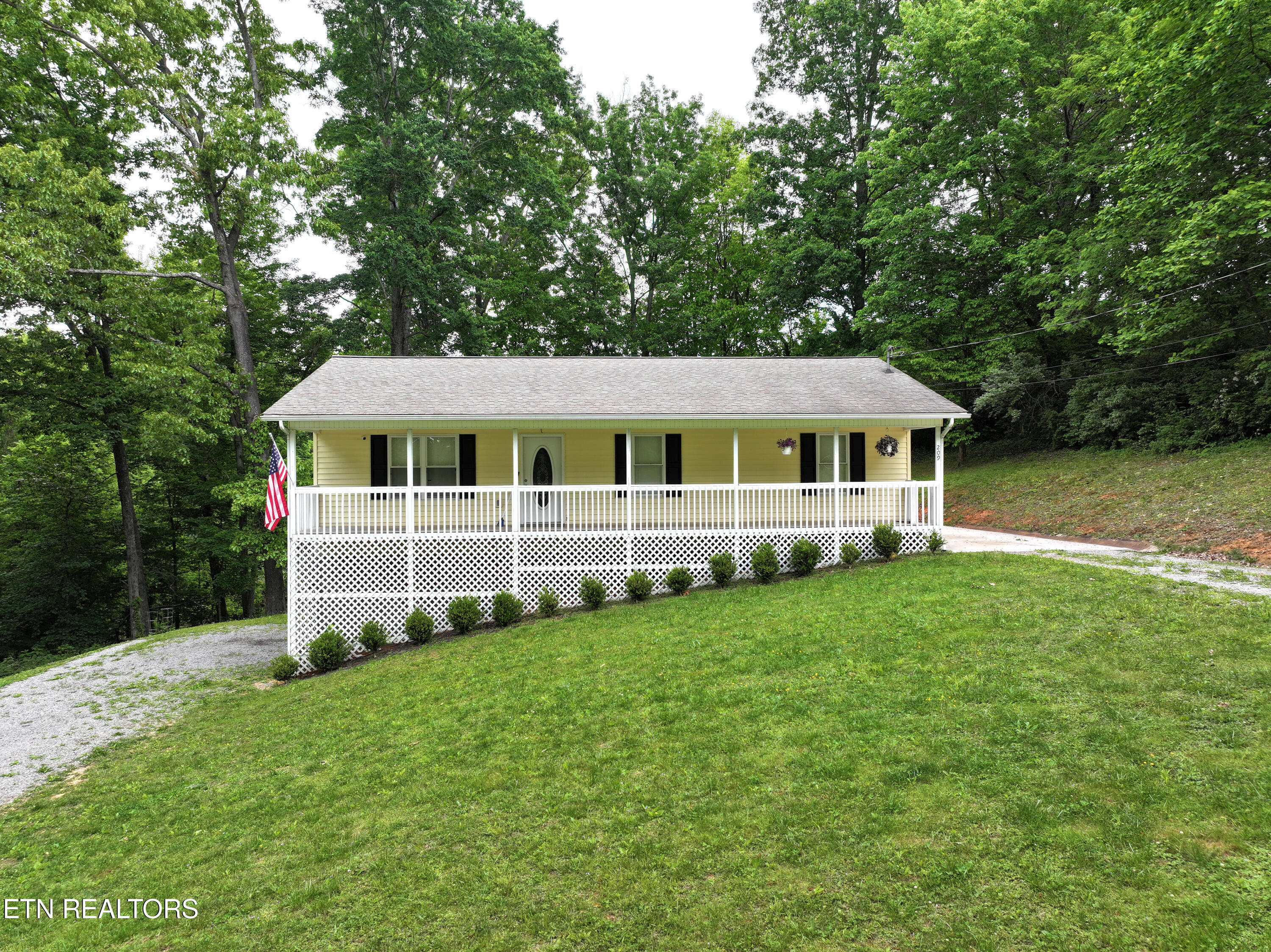 209 Summit Drive Speedwell, TN 37870 - Photo 28 of 36 33 - 209 Summit Dr
