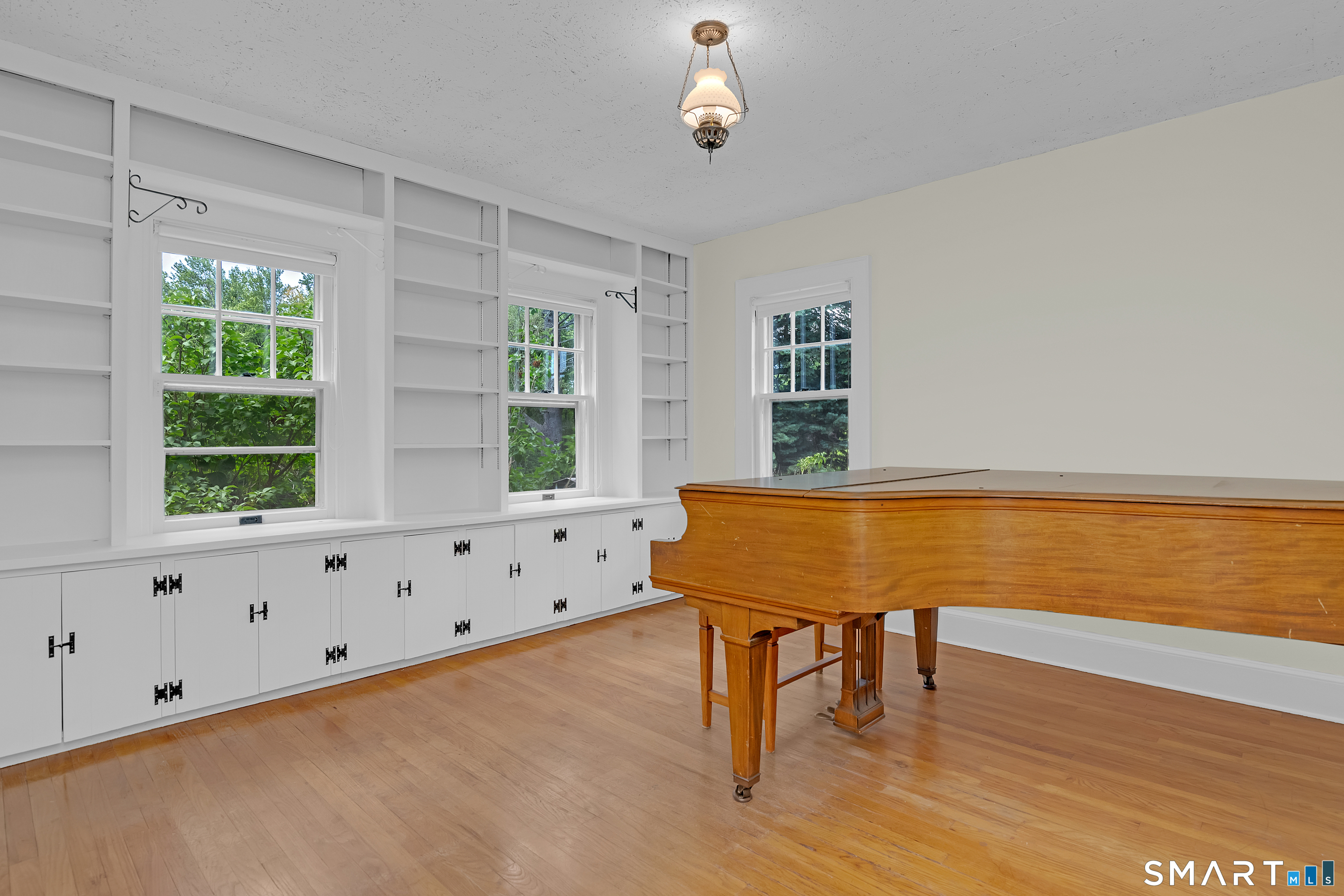 103 Peck Road Bethany, CT 06524 - Photo 9 of 39