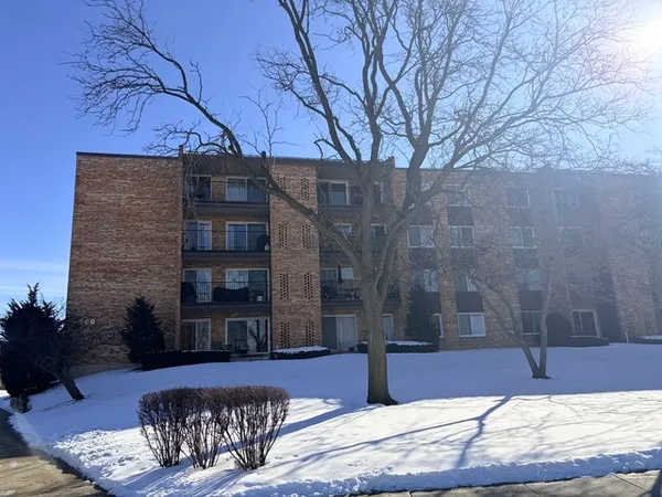 $220,500 | 500 West Huntington Commons Road, Unit 255, Mount Prospect, IL 60056