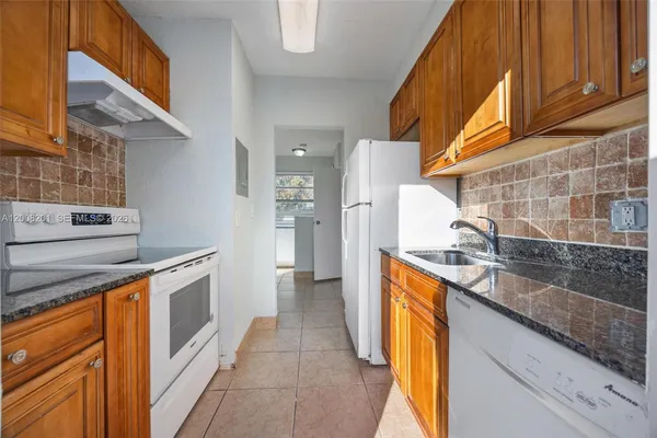 $1,800 | 2525 North 23rd Avenue, Unit 1, Hollywood, FL 33020
