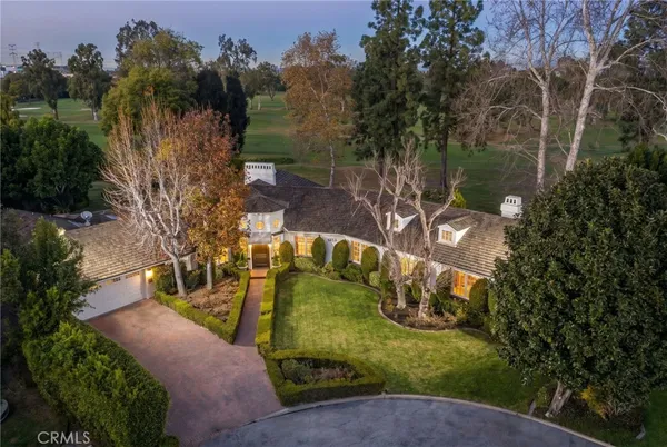a view of a garden with lawn chairs