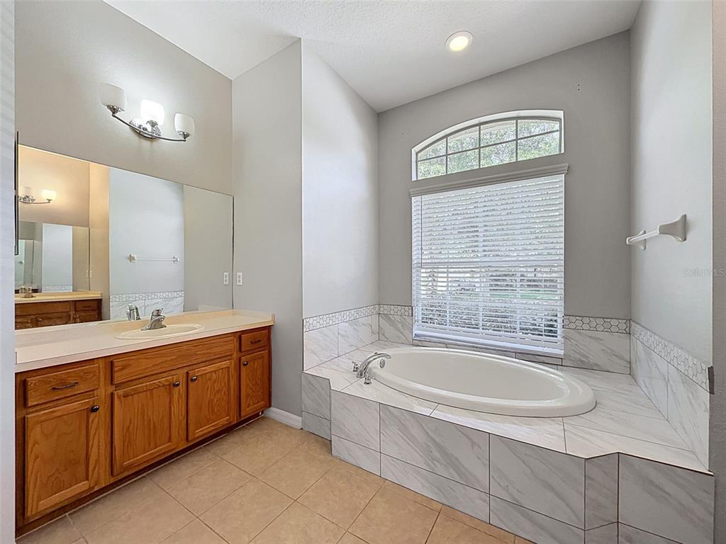 2021 Rutherford Drive Dover, FL 33527 - Photo 28 of 54