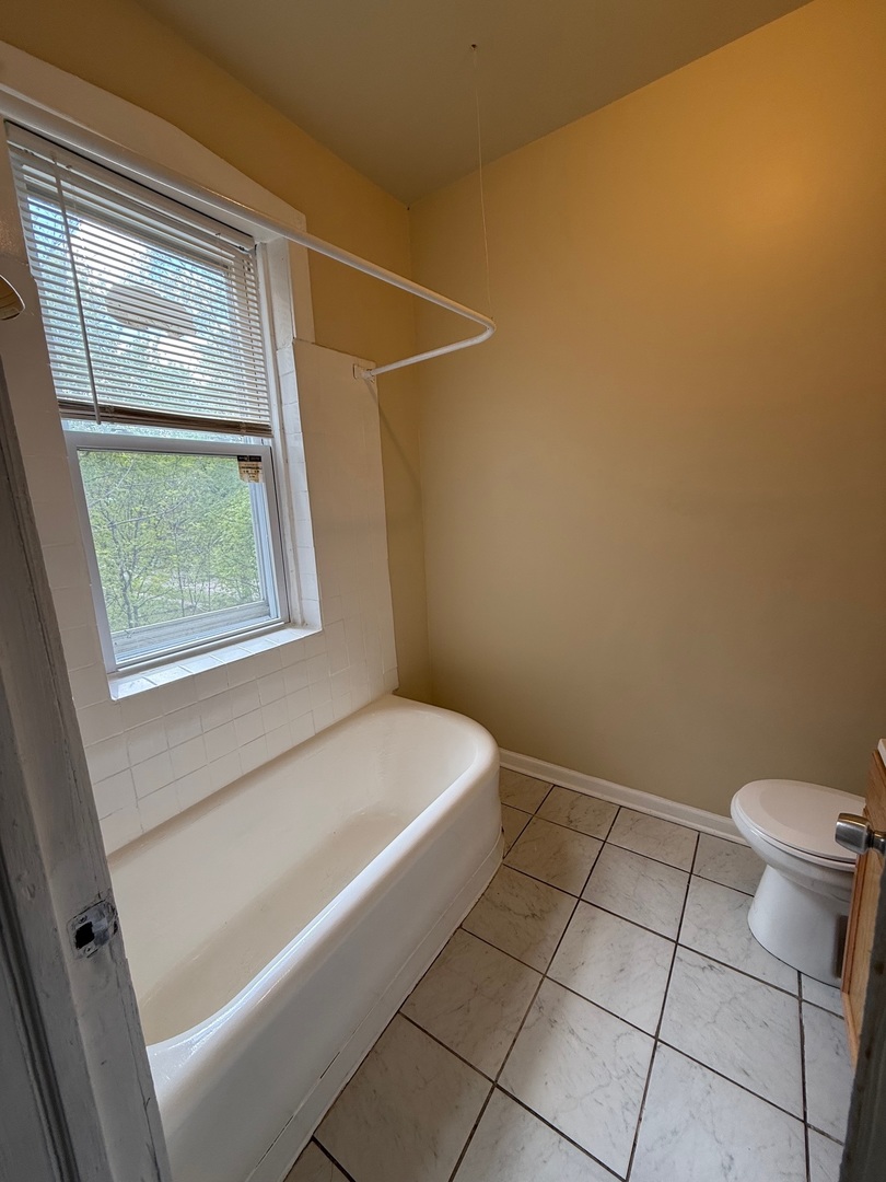 715 West 57th Street, Unit 3 Chicago, IL 60621 - Photo 4 of 12