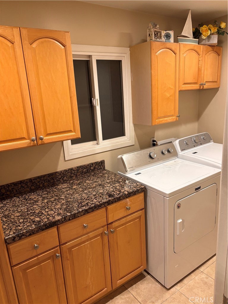 5604 Tower Road Riverside, CA 92506 - Photo 15 of 54 a utility room with washer and dryer