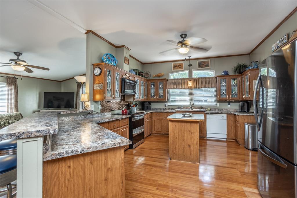 41 Thompson Road Gainesville, TX 76240 - Photo 10 of 40