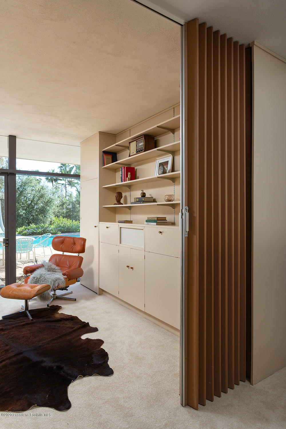 2105 Villa Heights Road Pasadena, CA 91107 - Photo 25 of 45 a room with a bed and a window