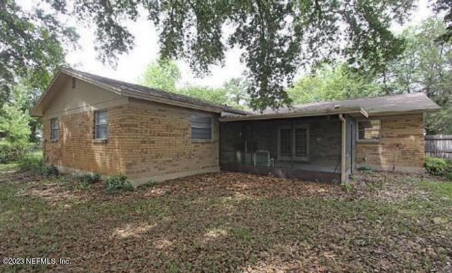 3733 Spring Lake Road Jacksonville, FL 32210 - Photo 7 of 7 a backyard of a house with lots of green space