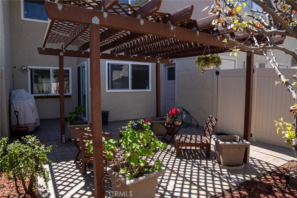 54 Oval Road, Unit 3 Irvine, CA 92604 - Photo 27 of 36 a front view of a house