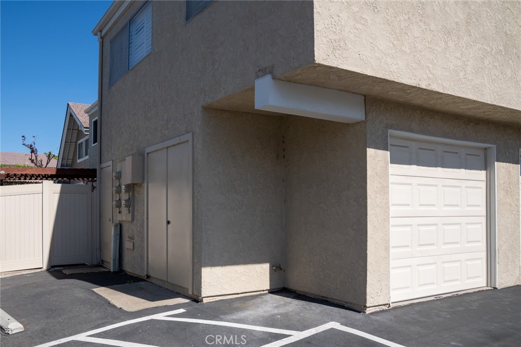 54 Oval Road, Unit 3 Irvine, CA 92604 - Photo 29 of 36 a view of a entryway of the house