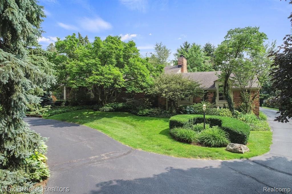 645 Lone Pine Road Bloomfield Hills, MI 48304 - Photo 2 of 34