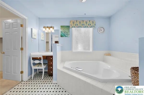 $425,000 | 454 Pheasant Road, Saylorsburg, PA 18353