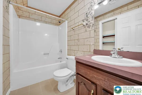 $425,000 | 454 Pheasant Road, Saylorsburg, PA 18353