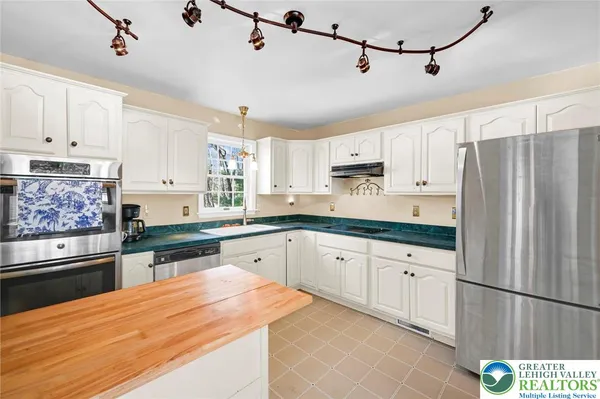 $425,000 | 454 Pheasant Road, Saylorsburg, PA 18353