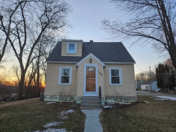 $163,900 | 109 Charlotte Avenue, Albert Lea, MN 56007