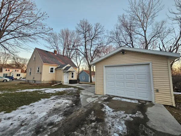 $163,900 | 109 Charlotte Avenue, Albert Lea, MN 56007