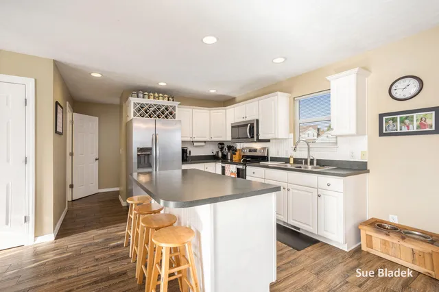 $464,900 | 8641 Suntree Drive, Zeeland, MI 49464