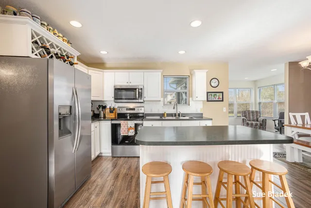 $464,900 | 8641 Suntree Drive, Zeeland, MI 49464