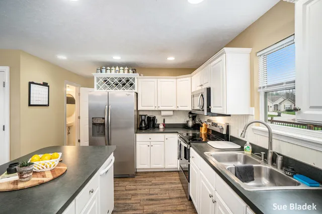 $464,900 | 8641 Suntree Drive, Zeeland, MI 49464