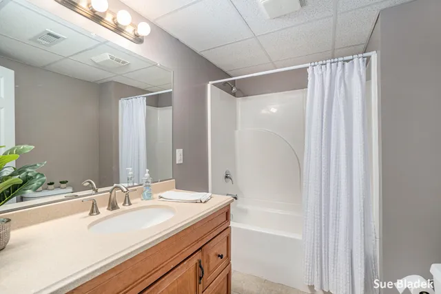 $464,900 | 8641 Suntree Drive, Zeeland, MI 49464