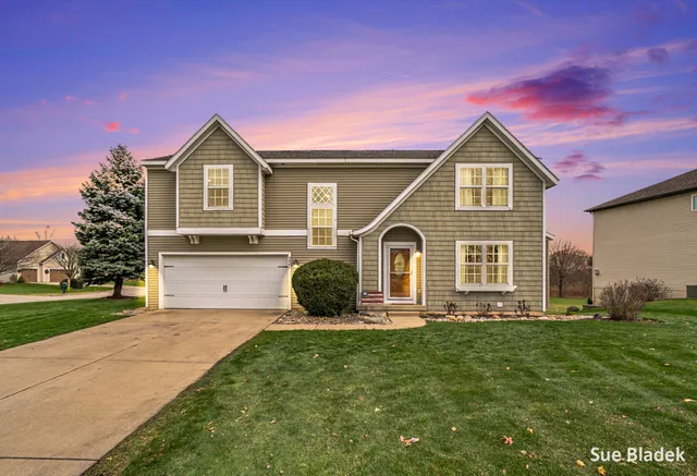 $464,900 | 8641 Suntree Drive, Zeeland, MI 49464