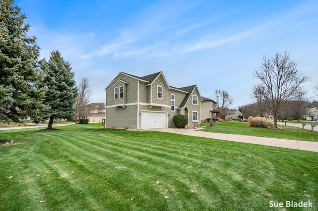 $464,900 | 8641 Suntree Drive, Zeeland, MI 49464