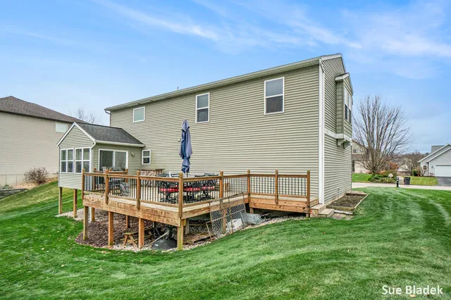 $464,900 | 8641 Suntree Drive, Zeeland, MI 49464