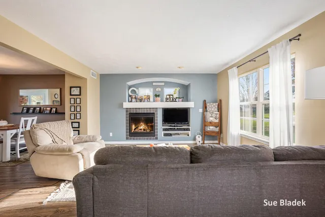 $464,900 | 8641 Suntree Drive, Zeeland, MI 49464