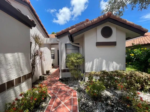 $399,000 | 6141 Sunny Pointe Circle, Unit B, Delray Beach, FL 33484