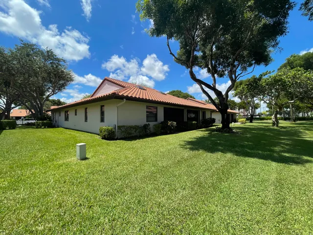 $399,000 | 6141 Sunny Pointe Circle, Unit B, Delray Beach, FL 33484